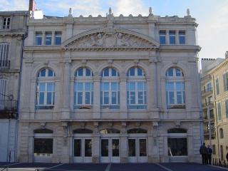 Image: 800px-scines_nimes-6b95a0.jpg