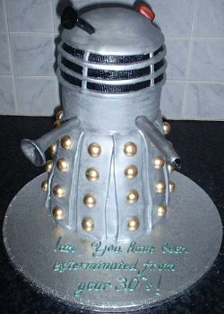 Doctor Who et la cuisine... Dalek_cake-6ff70d