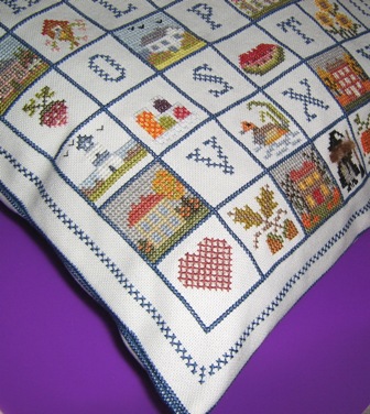 Image: damier-2008---coussin---coin-79feb6.jpg